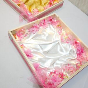 Gold/silver display trays (Set of two)