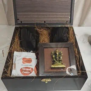 Charming Getaway festive gift hamper | WrapArts