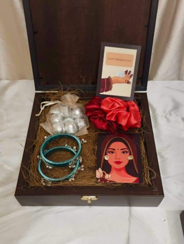 Adorned Elegance-Women's Day Luxury Gift Hamper