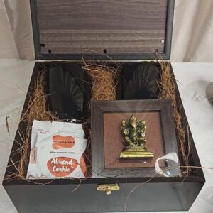 Charming Getaway - Festive Gift Hamper