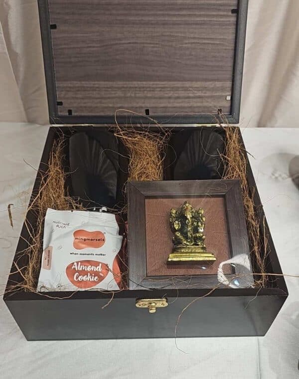 Charming Getaway - Festive Gift Hamper
