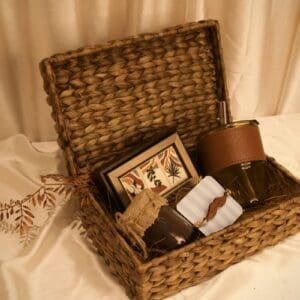 Sibling love hamper[ rakhi gift box](1)