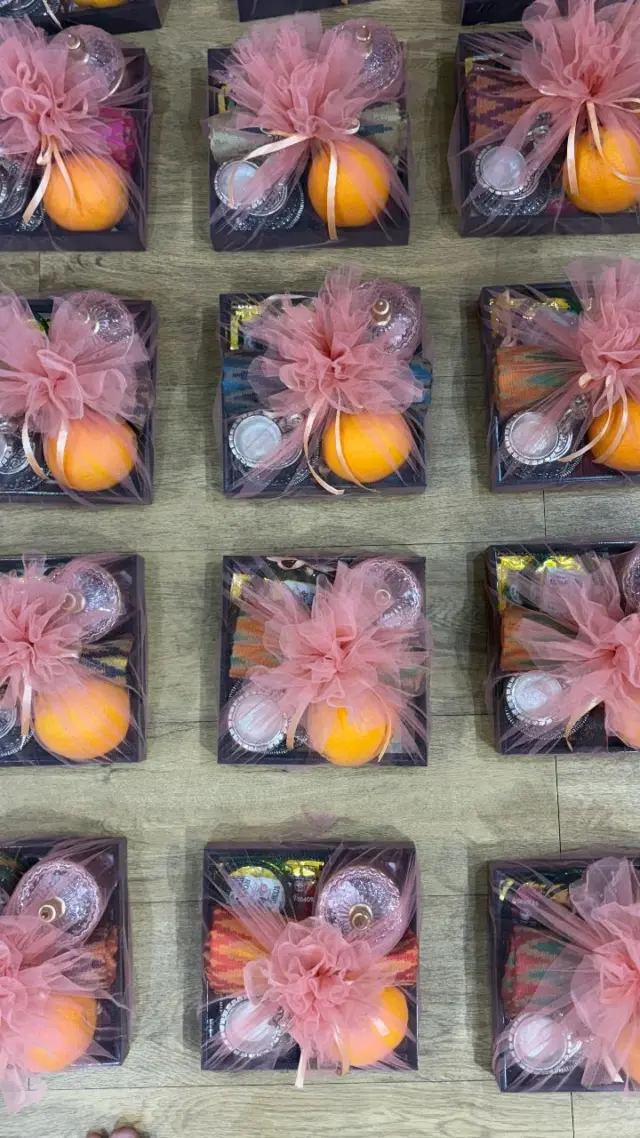 Thamboolams hold great significance in South Indian traditional celebrations. 
Here are the thamboolams made with wooden serving platter, Parrot diya, crystal jar with chocolates and traditional thamboolam pack (fruit, bangles, blouse pc, leaves, nut pack, Pasupu kumkum packet).
Wrapped beautifully to present in the event.

#pasupu #pellikanukalu #pellikuturu #thamboolamgifts #returngifts #giftset #uniquegifts #notboring #gifts #gifting #explorepage #returnfavours

Dm us to place the order
www.wraparts.in
Ph:+91 8971476501